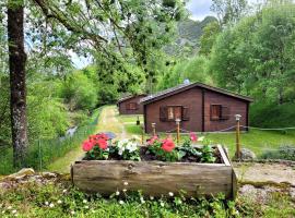 LES CHALETS de MONTORGUEIL，位于Bédeilhac-et-Aynat的木屋