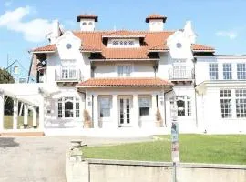 Gorgeous 5 bedroom Boston Home