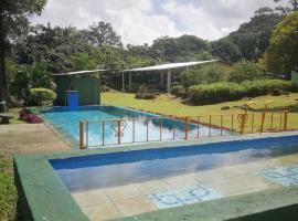 Casa Selva La Roca，位于Guácimo的酒店