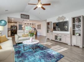 1 Mi to Shopping District Chic Springfield Home，位于Springfield的酒店