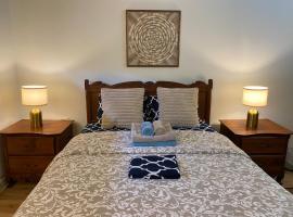 Luxury comforts getaway home，位于布罗瑟德的酒店