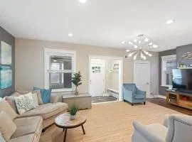 Dazzling Bungalow within 2 Blocks of Beach