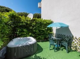 Ginestra Deluxe Idromassaggio privato e piscina，位于伊拉克里亚马勒的酒店