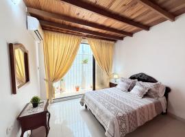 Casa con aires y agua caliente por mall Chipichape Cali，位于卡利的酒店