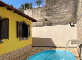 Casa no centro de Miguel Pereira，位于米格尔-佩雷拉的酒店