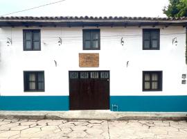 Alhambra Hotel - San Cristóbal de las Casas，位于圣克里斯托瓦尔-德拉斯卡萨斯的酒店