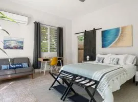 Dowtown Studio Walkable to Town and Beach