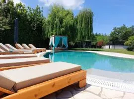 Villa Black White Dassia