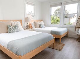 Surfside Oasis Walk to beach and Hot Tub，位于艾斯拜瑞的酒店