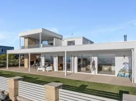 Yoondoordo Luxury Beach House