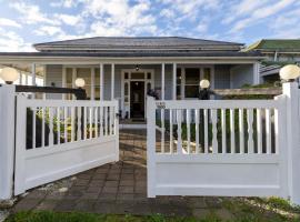 Haere Mai Reefton Heritage Holiday Home，位于里夫顿的酒店