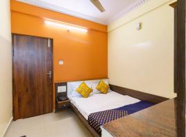 Hotel O SK Lodge，位于Kumbalgod的酒店