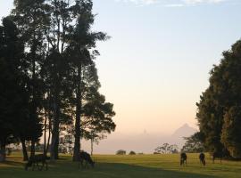 Maleny Retreat - Pay 3 Stay 4 nights! First 3 bookings only!，位于Booroobin的酒店