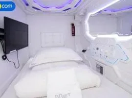 MET A Space Pod @ Chinatown