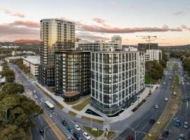 Self-Contained Apartment in Woden By Serain，位于Phillip的酒店