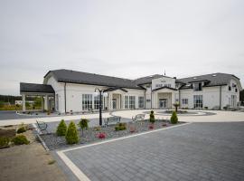 Wisteria Hotel，位于Laskowiec的酒店