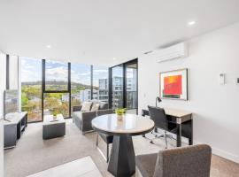 Self-Contained Apartment in Woden By Serain，位于Phillip的酒店