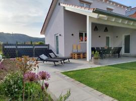 Ferienhaus Weinstraße - Pfälzer Wald，位于Göcklingen的酒店