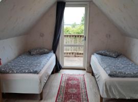 Albertsgårdens Bed & Breakfast i Norra Häljaröd，位于Farhult的酒店