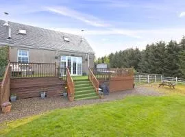 JOIVY Greenknowes Cottage with Hot Tub & Fireplace