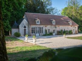 Les charpentes des communs du Château du Sollier - Charme Calme Confort Climatisation à 5mn du péage，位于布尔日的酒店