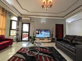 Chris Complex Executive Stays -Luxury Furnished Apartments and Guesthouses In Yaounde，位于雅温得的酒店