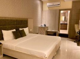 Status Business Hotel - Naveen Market