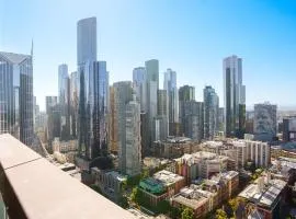 Stylish City Escape with Free Parking and Skyline View