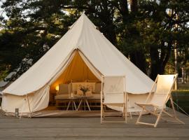 Sandvikens Strandby，位于Katthammarsvik的豪华帐篷营地