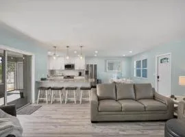 2 BR,Heated POOL, 1 Mile direct gulf access, GREAT Location, Dockage