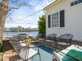 Mystic Riverfront Captain's Home，位于格罗顿的酒店