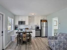 1 BR, Heated POOL, 1 Mile direct gulf access, GREAT Location, Dockage , Apt C