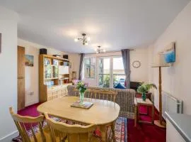 Belle Buoy - Town Centre Location with Free Parking