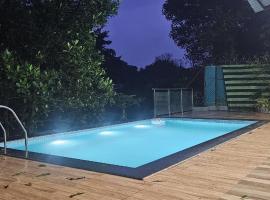 Nature View Villa - The Dream Stays ll Big Infinity Pool ll Wifi ll Ac ll Garden，位于罗纳瓦拉的酒店