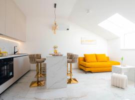 Luxury apartment Gold，位于锡尼的酒店