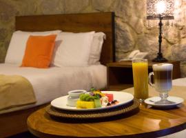 Hotel Boutique Camino Del Bosque，位于乔卢拉的Spa酒店