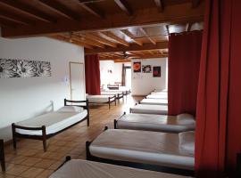 Refuge d'étape Zuharpeta Randonneur Pèlerin，位于圣让皮耶德波尔的酒店