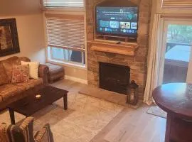 Mountain Chalet Near Snowbasin, 2BR