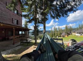 Whispering Pines，位于Šišava的住宿加早餐旅馆