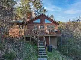 Secluded Cabin Near Smoky Mountains. Hot Tub! Honeymoon!