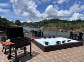 Finca con jacuzzi a 15min de Guatape，位于El Peñol的酒店