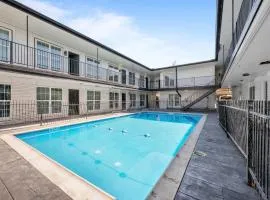 Charming Getaway in Houston Heights