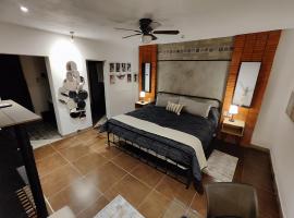 Casa Aceves & Bueno Hotel Boutique，位于El Salto的酒店
