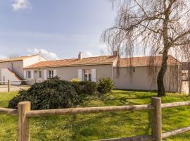Gîte rénové près de la mer avec jardin clos, cheminée, Wifi et équipements bébé inclus. - FR-1-306-879，位于Saint-Hilaire-de-Chaléons的酒店