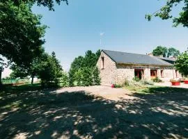 Gîte spacieux et calme avec grand jardin, proche de Châteaubriant, idéal familles et pêcheurs - FR-1-306-930