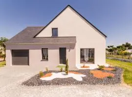 Maison moderne à 100m de la mer avec jardin clos, garage, WiFi, proche camping avec commerces, animaux OK - FR-1-306-1205