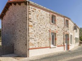Gîte familial avec parc, jeux pour enfants et vélos, proche du Lac de Grand Lieu - FR-1-306-1040，位于Touvois的酒店