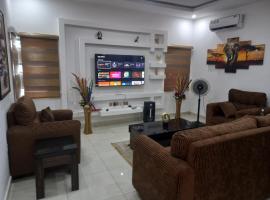 High five Apartment，位于Akowonjo的酒店