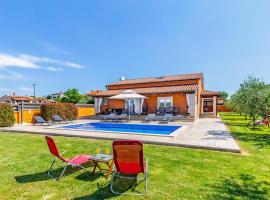 2 Bedroom Stunning Home In Skatari，位于Škatari的酒店