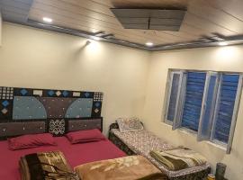 Kanak kartikey home stay，位于Pokhri的酒店